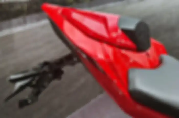 Single seat dan fender eliminator di Honda CBR150R 2021