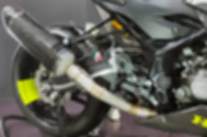 Area belakang Honda CBR150R 2021 modifikasi mewah pakai knalpot karbon