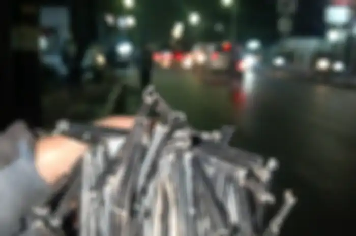 Waspada, driver ojol jelaskan ciri-ciri jalan yang banyak ranjau paku di Jakarta.