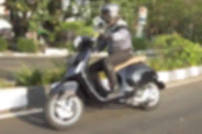 Simulasi kredit Vespa Primavera 150, angsurannya mulai Rp 1 jutaan bro.