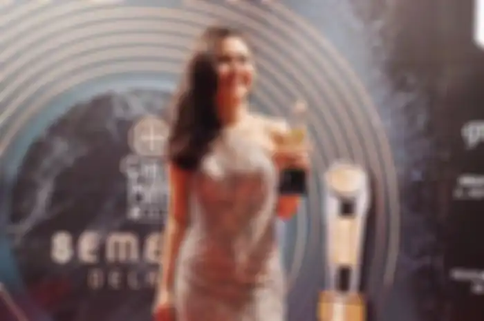 Maizura Saat Meraih Penghargaan Piala Maya 2019