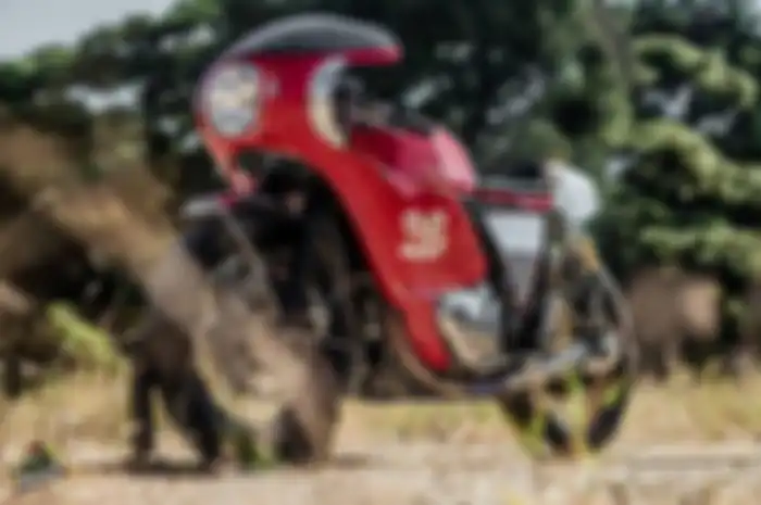 Tampil makin klasik, modifikasi motor Royal Enfield GT 650 ini bergaya ala retro racer!