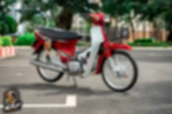Modifikasi motor Honda Super Dream ini layak disebut 'bebek hedon'!