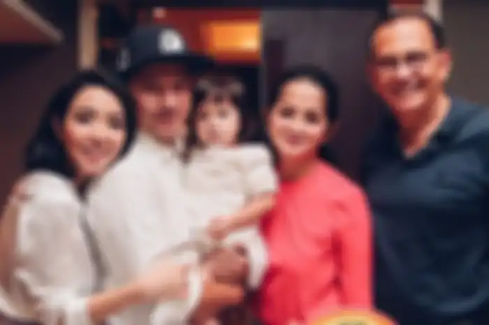 Gading Marten memuji Anna Maria sang ibu sambung yang setia pada Roy Marten