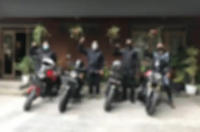 XSR Brotherhood Indonesia MC riding tipis-tipis untuk berjumpa Builder Yard Built Indonesia