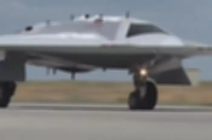 Drone Sukhoi S-70 Okhotnik