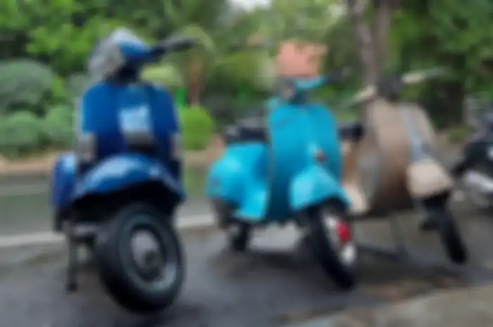 Ilustrasi Vespa klasik. Bikin penasaran, kenapa mesin Vespa klasik ada di samping kanan ya?
