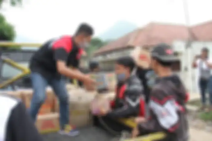 Yamaha RX King Indonesia (YRKI) kasih bantuan korban longsor di Sumedang