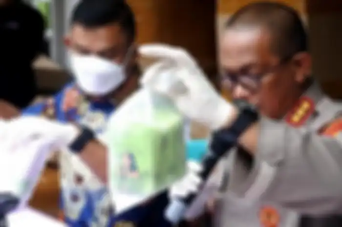 Polisi meringkus beberapa merek masker organik ilegal, ini daftarnya.