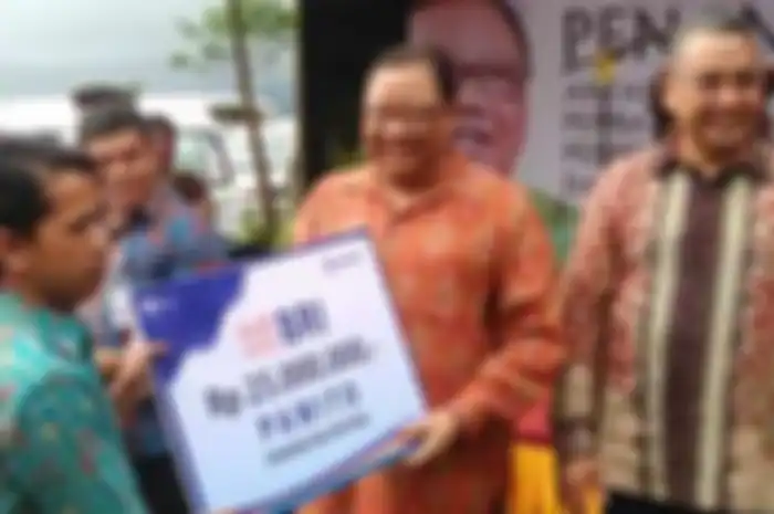 Ilustrasi penyerahan kredit tanpa agunan atau KUR (Kredit Usaha Rakyat)