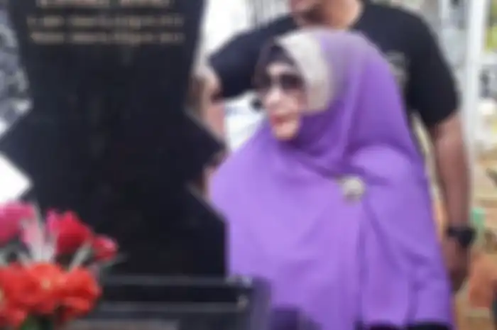 Umi Tatu tak mau bicarakan soal gosip kehamilan Umi Pipik