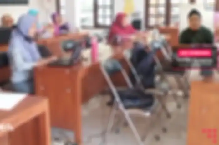 Ari Wibowo, Dewan Pengurus Sinergi Karangsari Mandiri, Kabupaten Kulon Progo saat melakukan panggilan virtual untuk kegiatan koordinasi jarak jauh