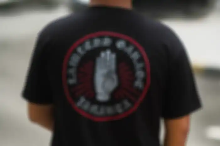 Merchandise kolaborasi Sekepal Aspal dengan Lawless Jakarta Garage.