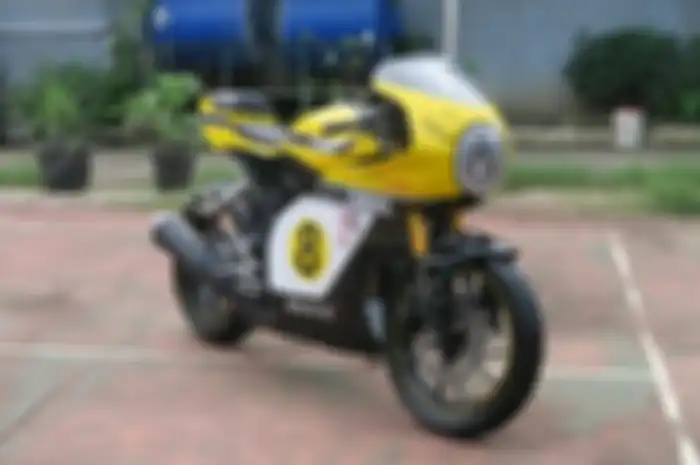 Modifikasi motor Yamaha R15 Neo Cafe Racer, tambah keren pakai livery legendaris.