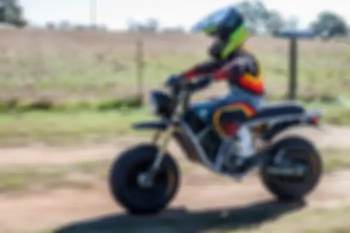 Volcon Runt, motor listrik mini penggaruk tanah khusus anak-anak.