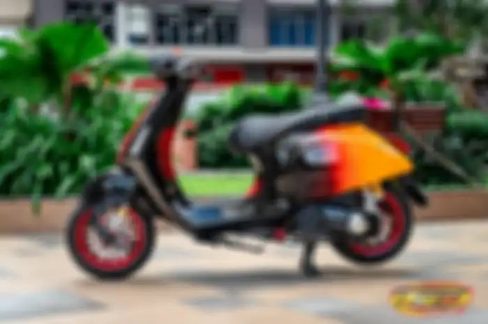Modifikasi motor Vespa Sprint 150 tampil makin sporty pakai warna bodi gradasi.
