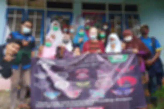 Mantul, gabungan dari beberapa klub dan komunitas bikers Suzuki melakukan aksi bakti sosial (bansos) ke pesantren.