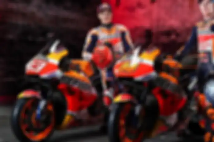 Sah, begini penampakan livery motor Marc marquez dan Pol Espargaro di MotoGP 2021 dalam launching tim Repsol Honda.