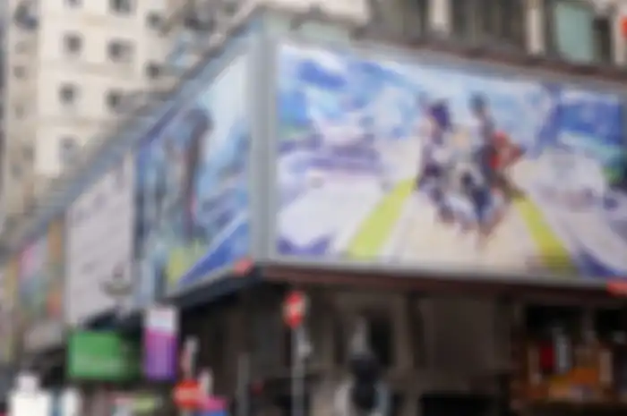 Ilustrasi iklan Genshin Impact di sebuah papan iklan elektronik