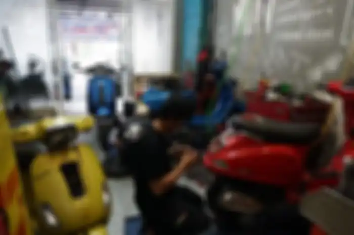 Vespa matic atau Vespa modern diservis di bengkel Scooter VIP Bekasi.