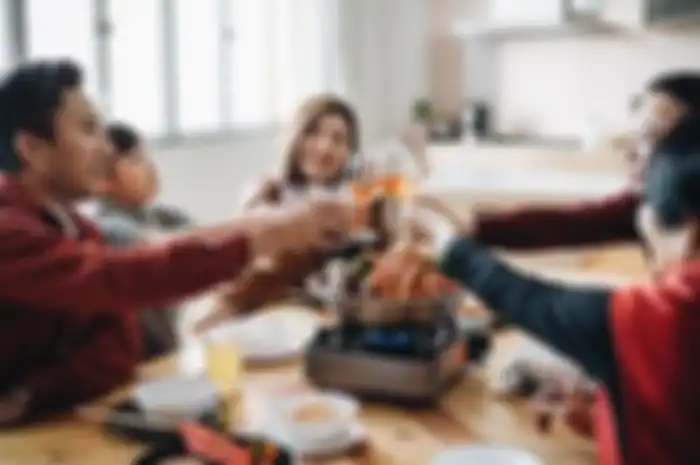 Mau Menjamu Tamu di Rumah Saat Liburan Natal dan Tahun Baru? Pastikan Dulu 5 Hal Ini Ada!
