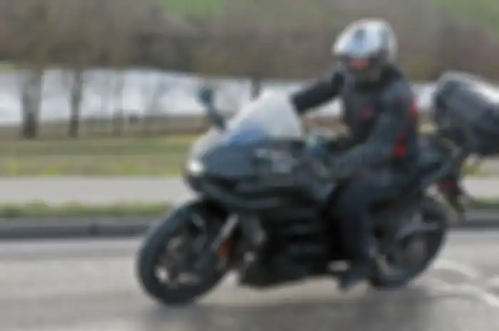 Spy shot motor baru Kawasaki Ninja H2 SX 2022, pakai fitur radar!