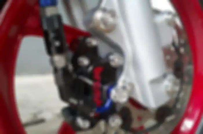 Yamaha Mio pasang kaliper rem Brembo 4P 24 Mini dan baut full Probolt