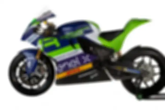 Bukan cuma di kelas Moto2 dan Moto3, tim Indonesian Racing hadir juga di kelas MotoE, begini penampakan livery-nya.