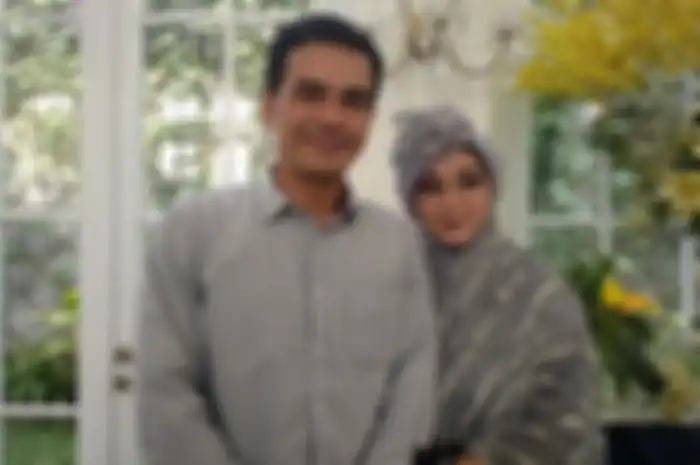 Rina Gunawan dan Teddy Syach