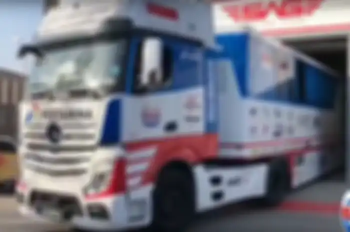 Truk transporter tim Pertamina Mandalika SAG tiba di Valencia