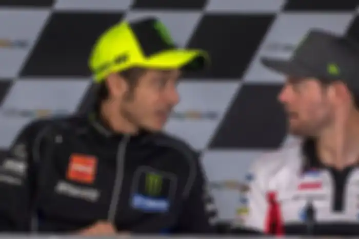 Pembalap tim Petronas Yamaha SRT, Valentino Rossi ingin ngomong dengan Cal Crutchlow di sirkuit MotoGP Qatar, ada apa?