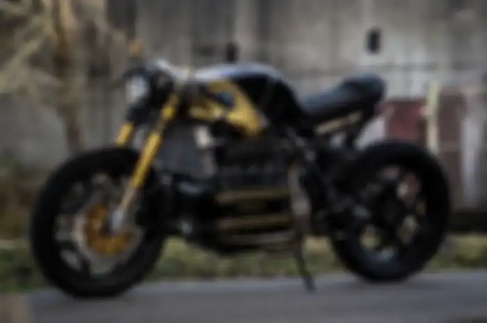 Menolak tua, modifikasi motor BMW K100 berubah jadi cafe racer mewah.