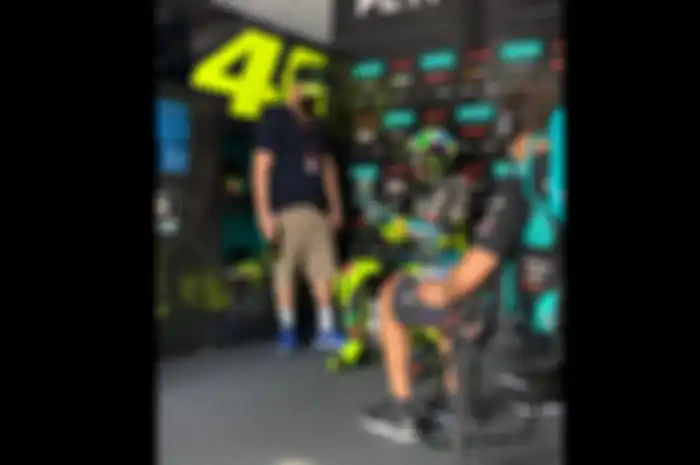 Valentino Rossi pertama kalinya di MotoGP 2021 menempati posisi kanan di paddock tim MotoGP