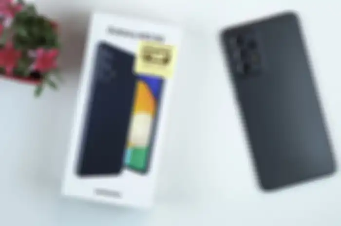 Unboxing Samsung Galaxy A62 yang dibocorkan sebelum acara peluncuran.