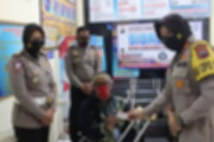 Layanan SIM gratis buat kaum disabilitas fisik di Tegal Kota, Jawa Tengah.