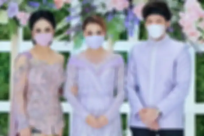 Krisdayanti di acara Lamaran Aurel Hermansyah dan Atta Halilintar.