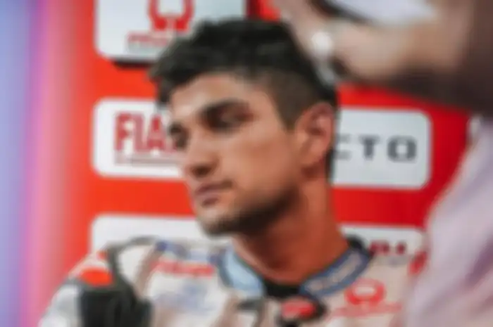 Pembalap rookie MotoGP ini girang bisa satu trek sama Valentino Rossi.