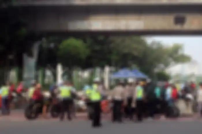 Polisi tindak 30 motor sunmori pakai knalpot brong atau knalpot racing di Jakarta, Minggu (14/3/2021)