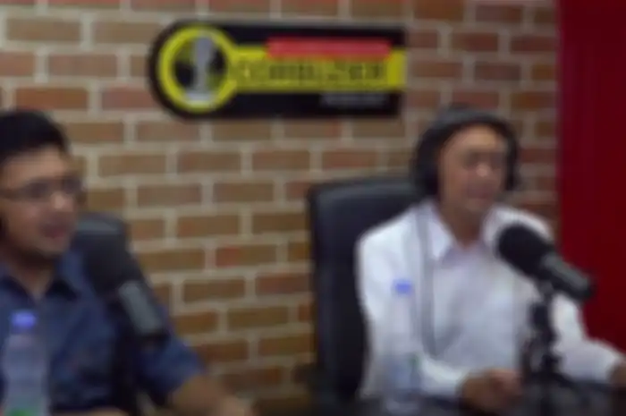 Dewa Kipas, Dadang Subur bersama anaknya, Ali Akbar di video YouTube Deddy Corbuzier