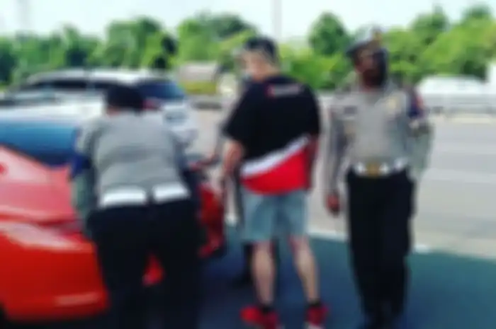Soal rombongan mobil yang dikawal Dishub ditilang polisi, akhirnya diklarifikasi.