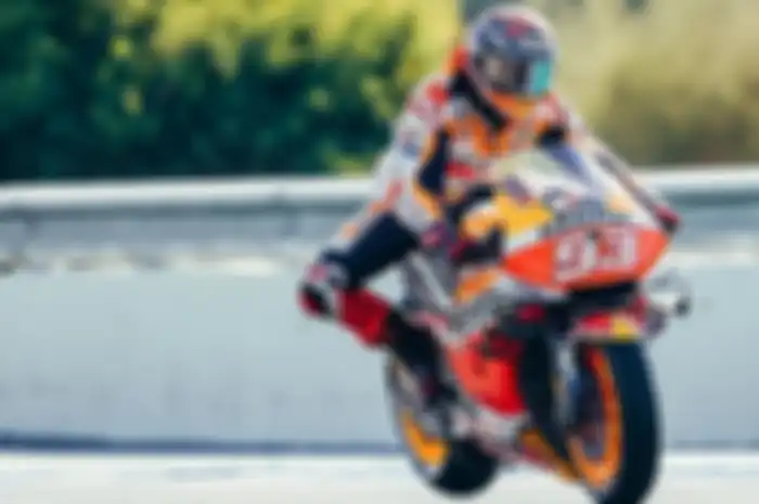 Foto pembalap Marc Marquez pakai ban botak