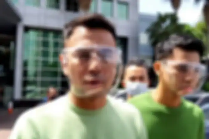Raffi Ahmad (kiri) dan Dimas Ramadhan (kanan) saat ditemui di kawasan Tendean, Jakarta Selatan, Jumat (27/11/2020)
