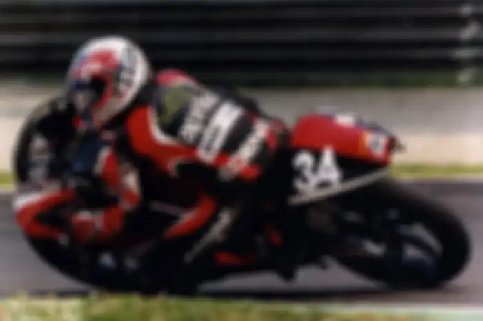 Andrea Dovizioso kala membesut Aprilia RS125 di GP125 tahun 2001. 