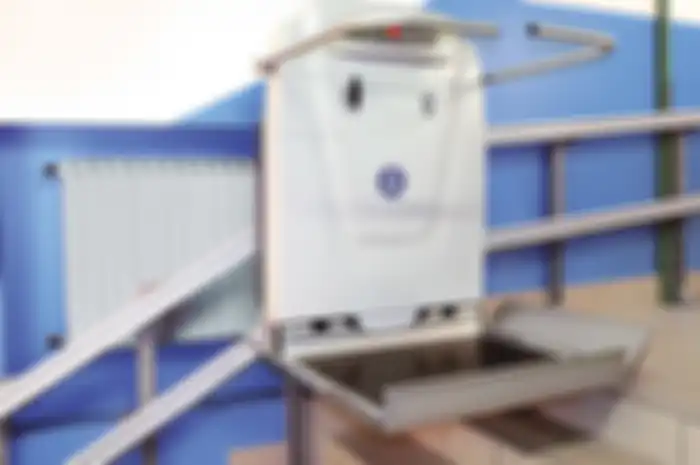 Ilusrasi lift tangga yang bisa untuk tangga selebar 610 mm.