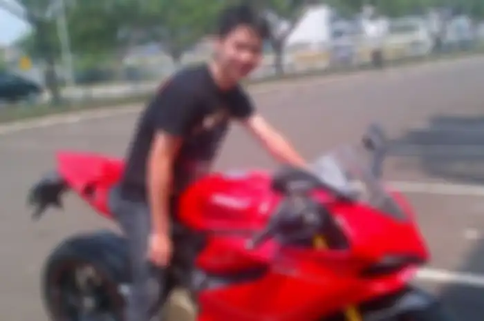 Selain doyan moge, ternyata Kevin Sanjaya ngefans Valentino Rossi.