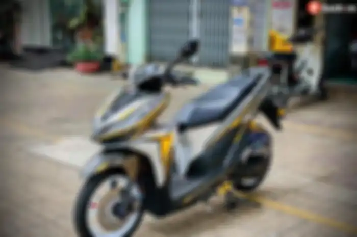 Modifikasi Honda Vario ini punya muka agresif plus grafis bodi unik.