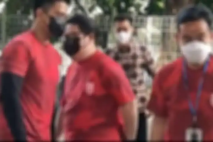 Tangkapan Layar YouTube KompasTV Detik-detik saat bos baru Persis Solo Kaesang Pangarep dicueki Wali Kota Solo, Gibran Rakabuming Raka, Sabtu (20/03/2021). 
