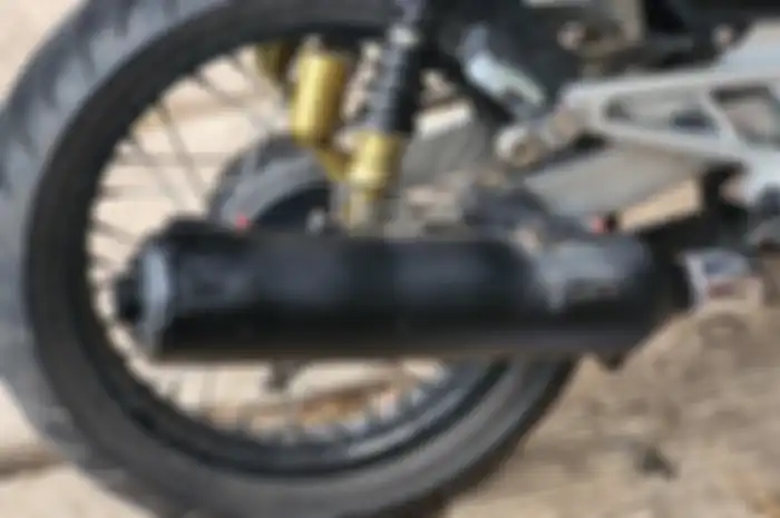 Ilustrasi knalpot standar bobokan. Terlanjur bobok knalpot motor dan pengen balik ke standar, nih caranya brother!