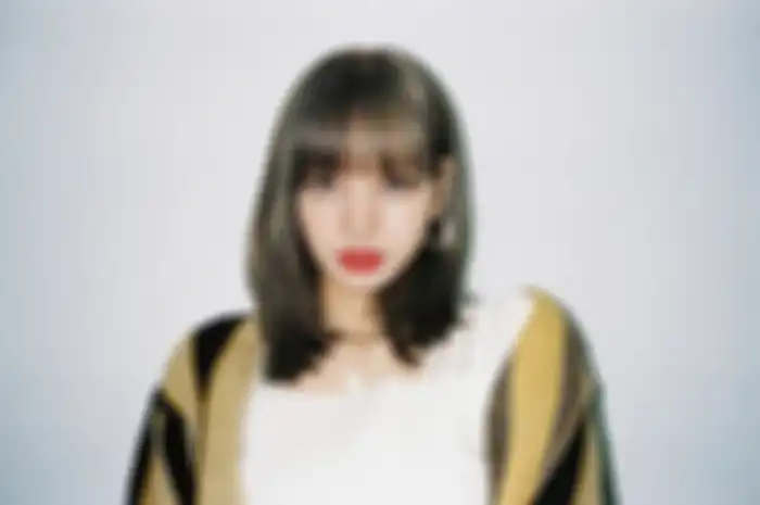 Lisa BLACKPINK dengan rambut tebal dan kuat