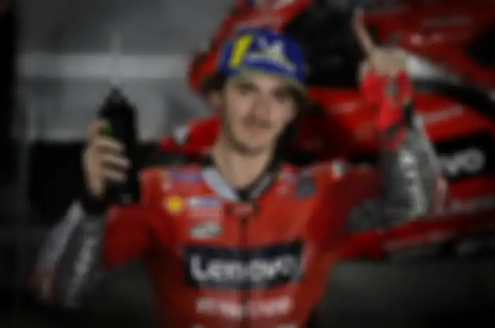 Francesco Bagnaia bantu Valentino Rossi start dari grid keempat di MotoGP Qatar 2021.